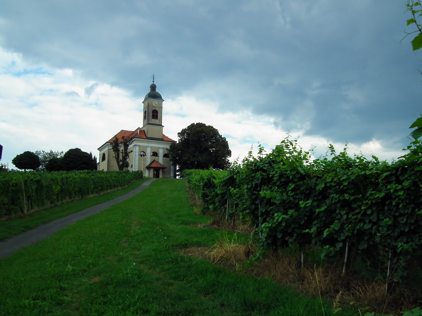 Kapelski vrh - Cerkev svete Marije Magdalene (Szent Mária Magdolna rk. templom)