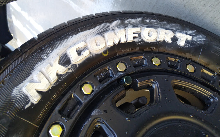 ネイキッドのダイハツ ネイキッド・12月もよろしくお願いします・洗車・リフトアップに関するカスタム事例の投稿画像3枚目