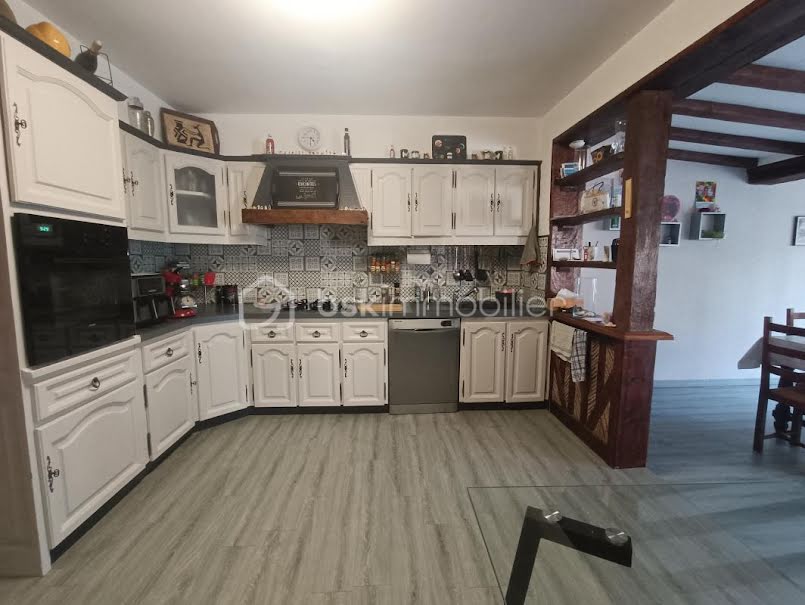 Vente maison 6 pièces 163 m² à Lisieux (14100), 267 000 €