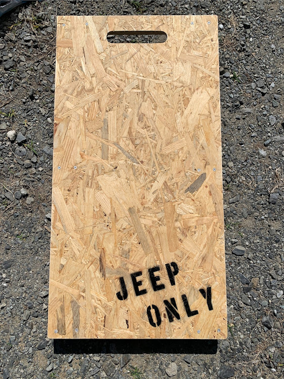 ラングラーアンリミテッドのDIY・洗車・ジープ・ラングラー・寝板に関するカスタム事例の投稿画像1枚目