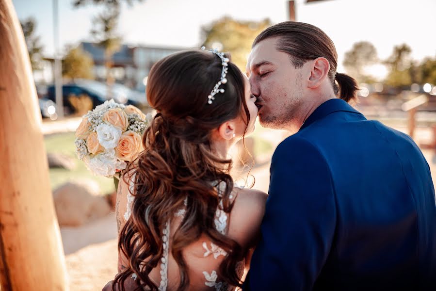 Fotógrafo de casamento Attila Tevi (attilatevi). Foto de 2 de março 2020