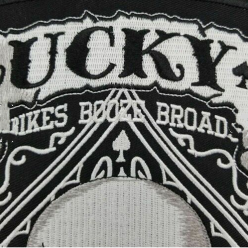 Adesivo grande de tecido bordado para moda Adesivo para costas de moto Personalize sua jaqueta ou mochila com este patch estiloso e resistente.