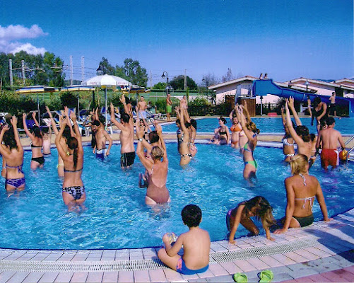 Animazione in piscina ..... e io vi guardo  di utente cancellato