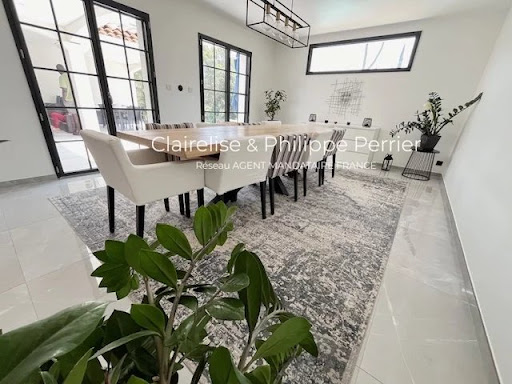 House with pool and terrace 4