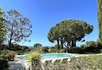 Villa avec piscine et terrasse 4