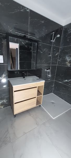 Location  appartement 3 pièces 49.99 m² à Tulette (26790), 650 €