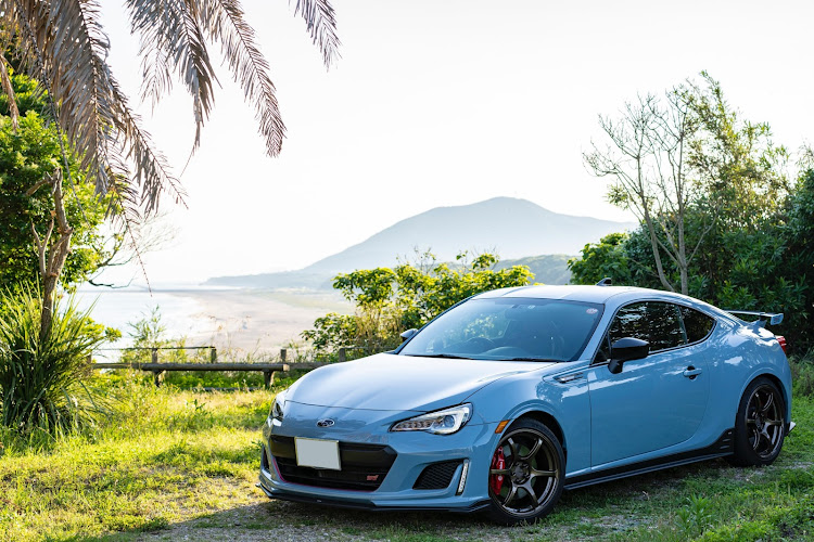 BRZのSTI sport・クールグレーカーキ・86Styleでお会いしましょうに関するカスタム事例の投稿画像2枚目