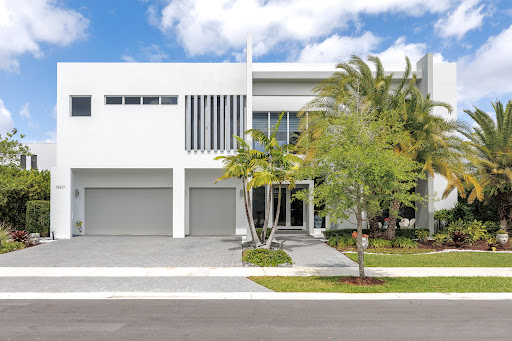 House with pool 1