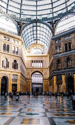 Galleria Umberto I, Napoli di liarodio