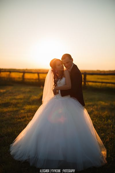 Fotógrafo de casamento Aleksandr Litvinchuk (lytvynchuksasha). Foto de 3 de julho 2014