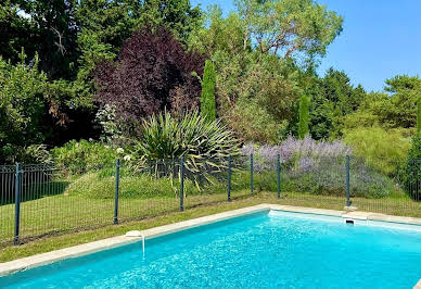 Propriété avec piscine et jardin 2