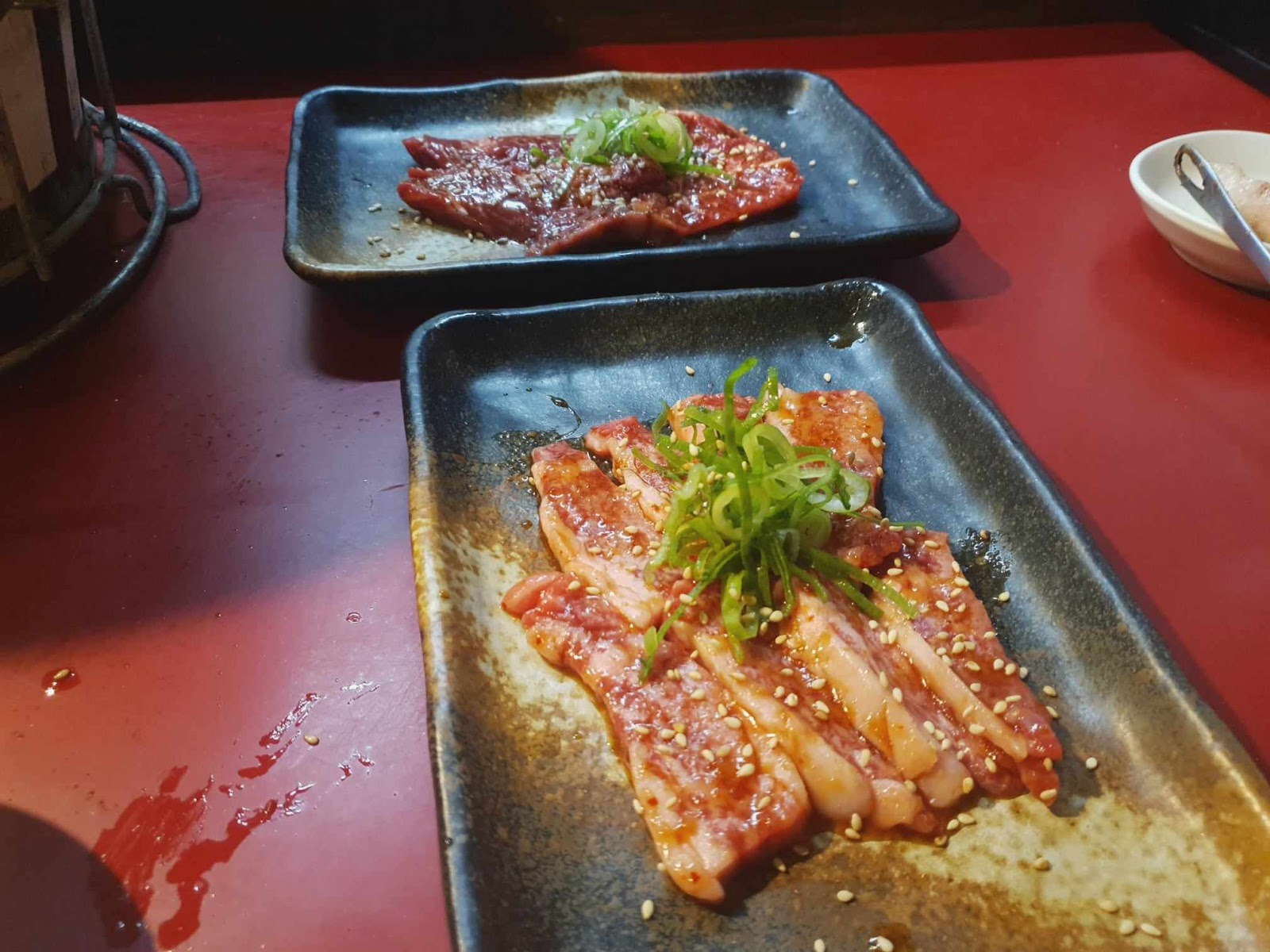 platters of beef at Sumibi-yakiniku Kagaribi 