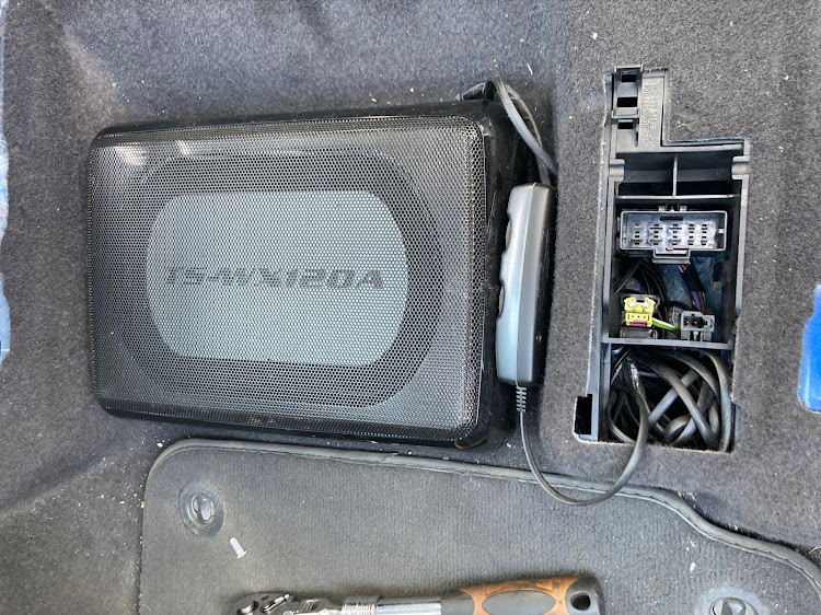 ゴルフ R32のアレクサ・Amazonでポチッと・サブウーファー・音響初心者・USDMに関するカスタム事例の投稿画像4枚目