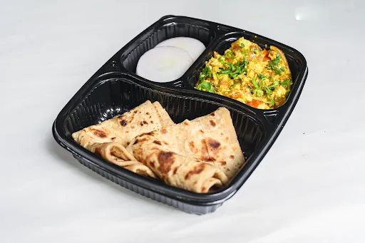 Paneer Paratha Thali