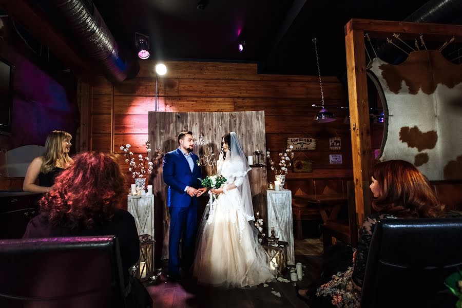 Fotógrafo de casamento Kseniya Rzhevskaya (ksumee2209). Foto de 1 de março 2017