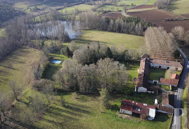 Propriété avec piscine 2