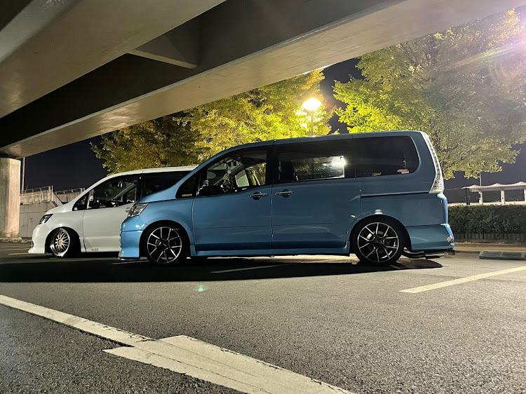 セレナの夜の銀杏キレイ🌟・飯テロ❤・初めてのラーメン屋さん・なをつ号〜セカンドカー😆・鉄塔お月様とコラボに関するカスタム事例の投稿画像2枚目