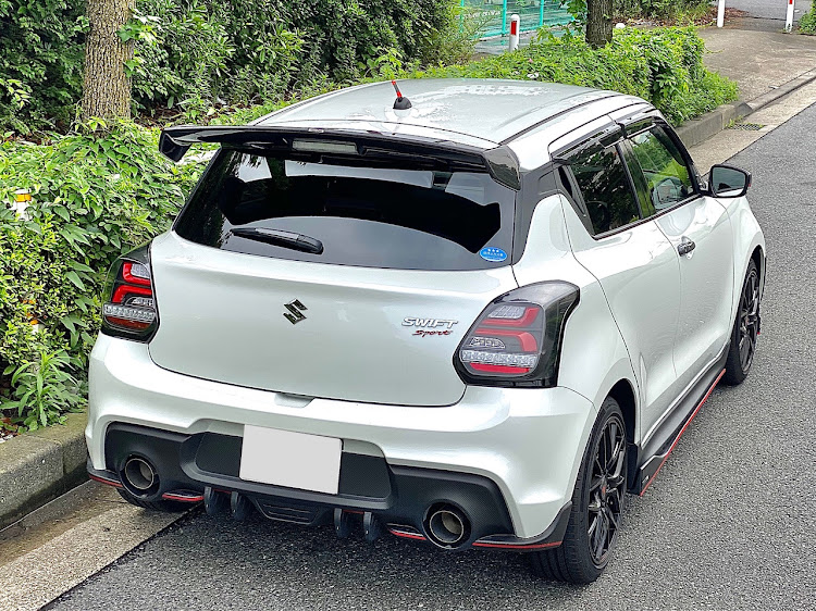 スイフトスポーツのスイフトスポーツ・zc33s・カスタム・エアロパーツ・インスタに関するカスタム事例の投稿画像1枚目