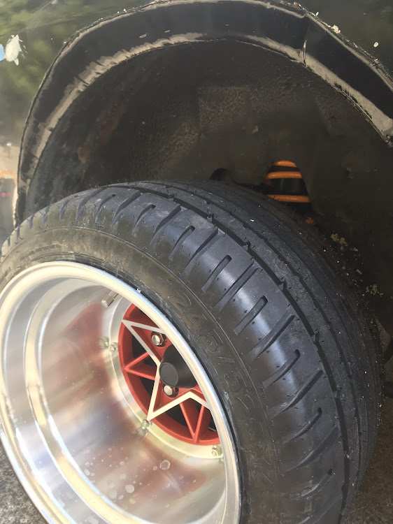 セリカのDIY・ホイール交換・タイヤ交換・オーバーフェンダー・旧車に関するカスタム事例の投稿画像4枚目