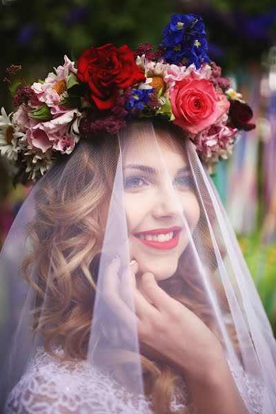 Fotógrafo de casamento Valeriya Kasperova (4valerie). Foto de 9 de janeiro 2016