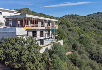 Contemporary house with pool and garden 3