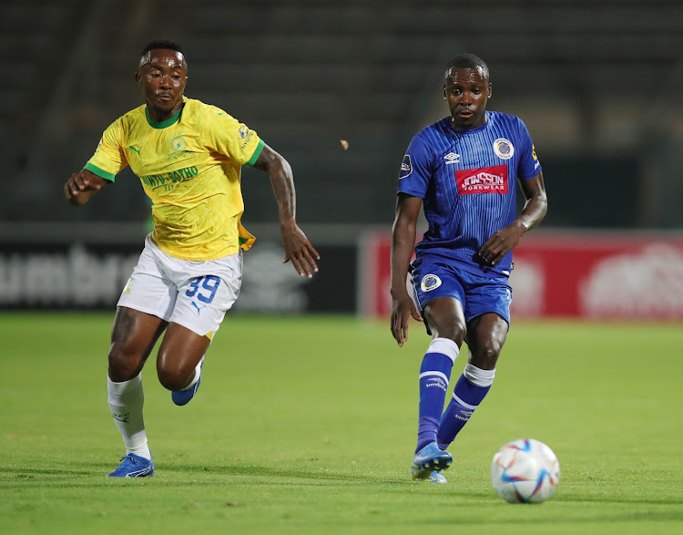 Lebohang Maboe of Mamelodi Sundowns in a tussle for the ball with Gamphani Lungu of SuperSport United during their DStv Premiership at Lucas Moripe Stadium.