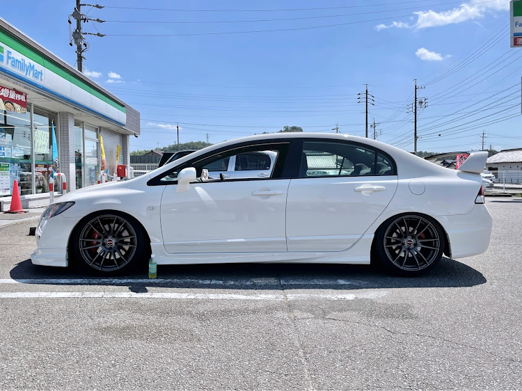シビックタイプRの車高調整・iPhone撮影・リア7mm下げた・車検から帰還に関するカスタム事例の投稿画像1枚目