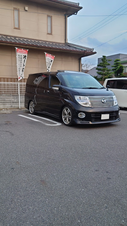 エルグランドのエルグランドe51・RSR車高調・SUPERi・スタッドレスタイヤへ交換に関するカスタム事例の投稿画像1枚目