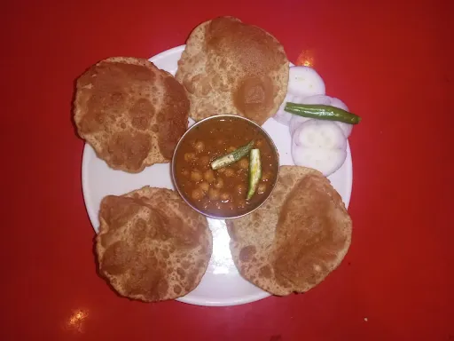 Chole Poori [4 Poori]