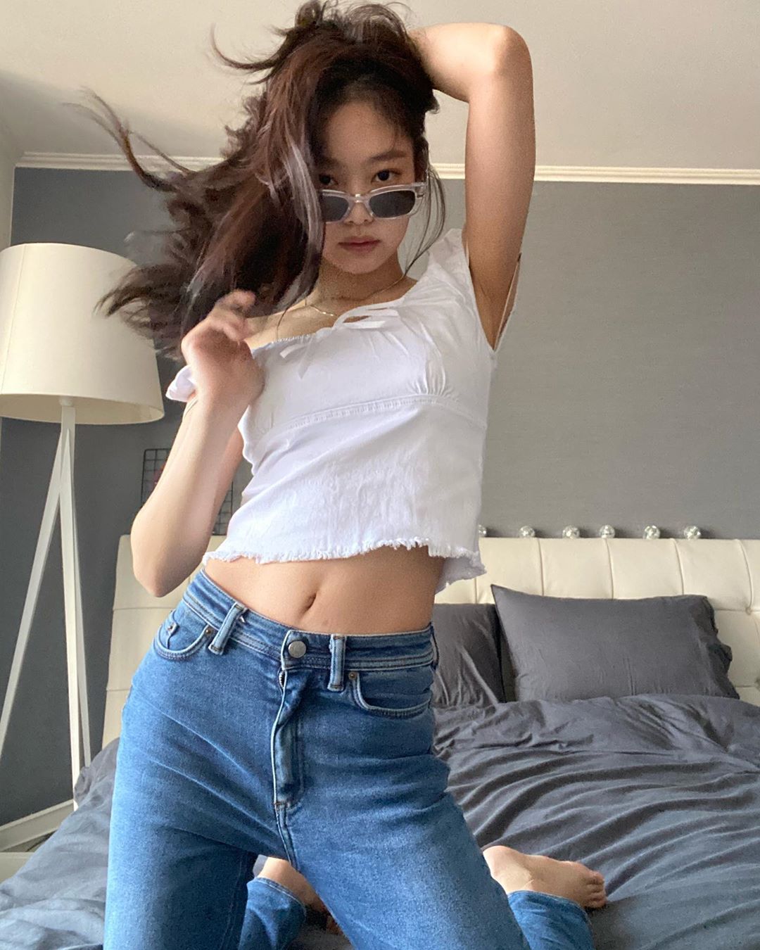 Here S The True Cost Of Blackpink Jennie S Simple White Tops On Instagram Kissasian