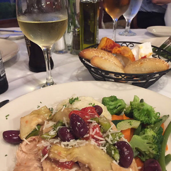 Chicken al Carciofi Dinner
Sautéed in a white wine butter garlic sauce with artichokes, asparagus, black olives and grape tomatoes. Served with mashed potatoes and vegetable of the day.