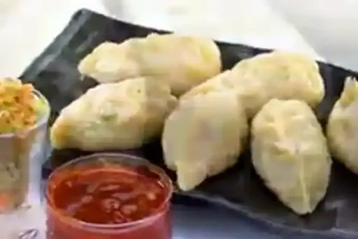 Steamed Classic Veg Momos [6 Pieces]