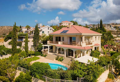 Maison avec piscine et jardin 18