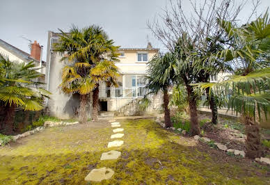 Maison avec terrasse 1