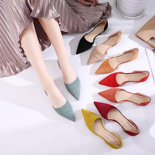 Title 7, Ladies shallow pointed toe flat "pea shoes", p...