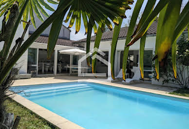 Maison avec piscine et terrasse 20