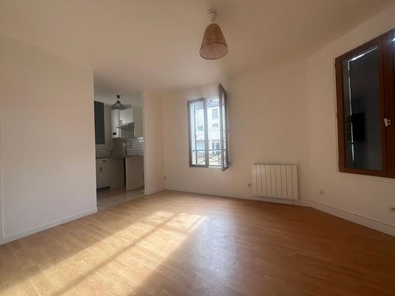 Location  appartement 1 pièce 25 m² à Saint-Leu-la-Forêt (95320), 565 €