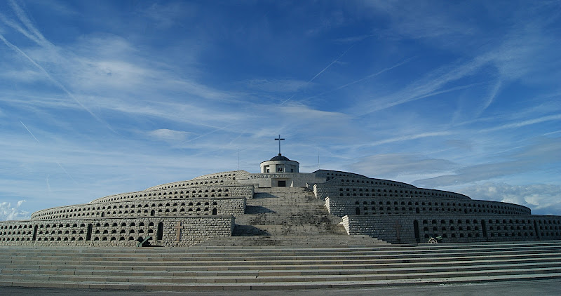 Monumento ai caduti di Cima Grappa di danilo56