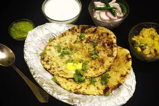 Palak Paratha With Curd