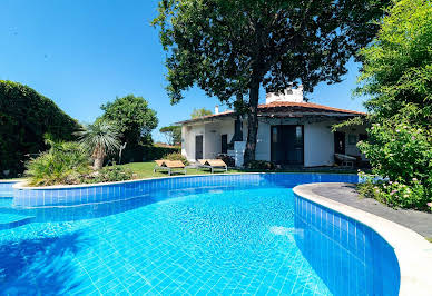 Villa avec piscine et jardin 19