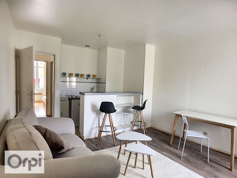 Location  appartement 2 pièces 33 m² à Montluçon (03100), 390 €