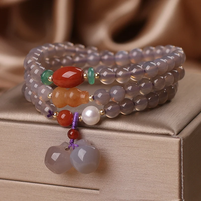 Handgemaakte, etnische Chinese retro armband van natuurlijk grijs agaat met kralen, voor een stijlvolle vintage look.