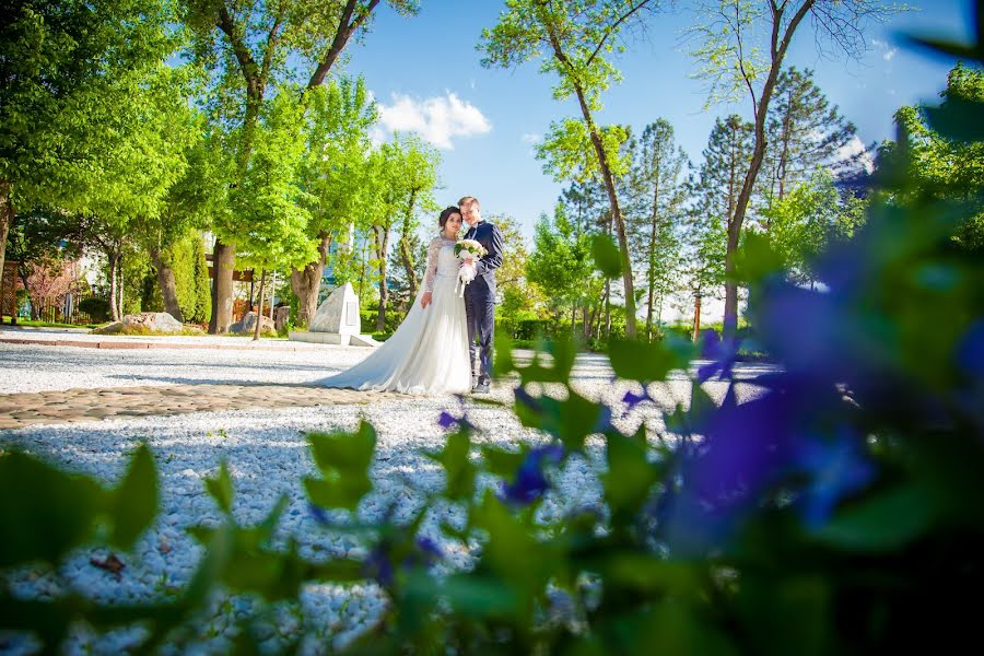 Fotógrafo de casamento Zarina Parpieva (zari90). Foto de 7 de março 2020