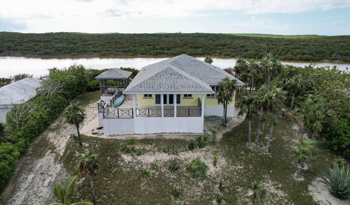 House with garden North Palmetto Point