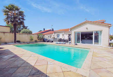 House with pool and terrace 7