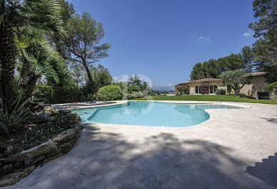 Maison avec piscine et jardin 8