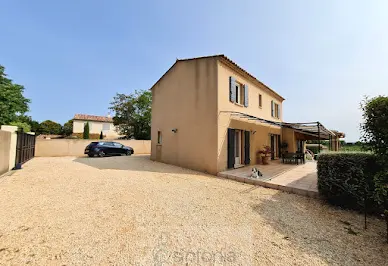 Maison avec piscine et terrasse 8