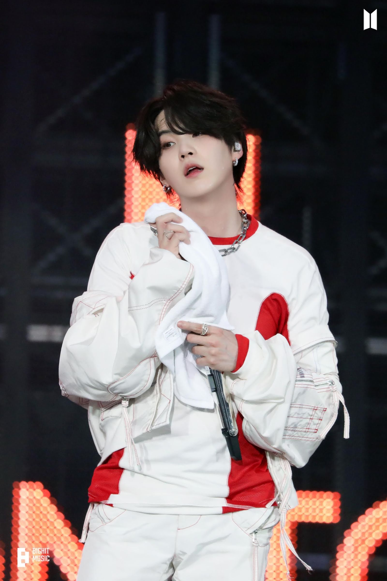 weverse_media_53bbbcc0fcc04d85bfb26e4acd68fbb2059