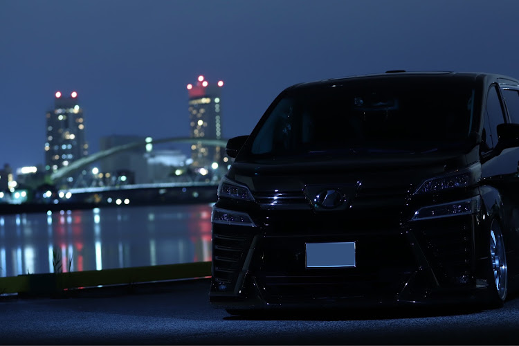 ヴェルファイアのヴェルファイア30後期・生脚・港撮影・工場夜景と愛車・梅雨明け間近に関するカスタム事例の投稿画像1枚目