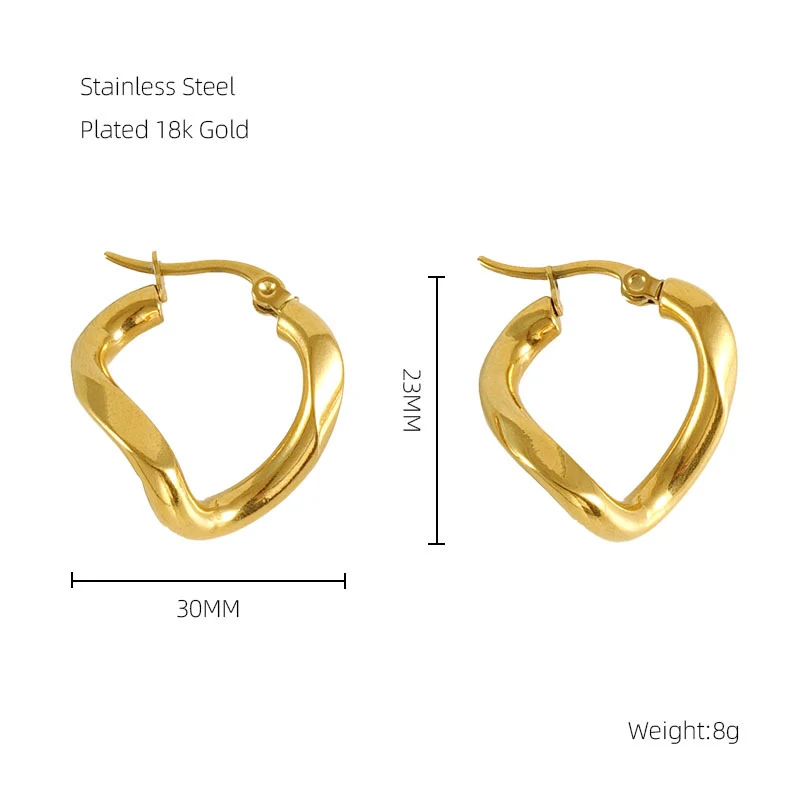 Hoogwaardige oorbellen met een gedraaid, onregelmatig design. Perfect om je look te verfraaien en een vleugje luxe toe te voegen.